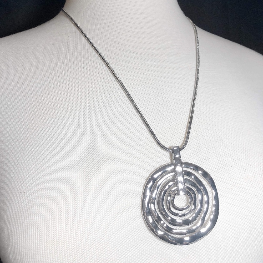 5 Ring Chunky Pendant Silver Necklace Earrings Set - Picture 2 of 3